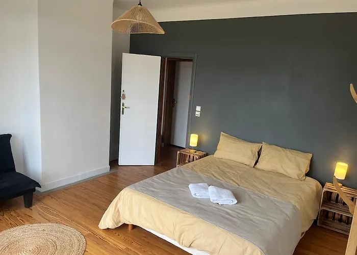 De Monplaisir, Tatil Evi *