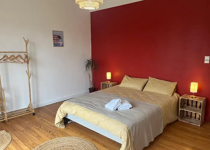 De Monplaisir, * Pomarez