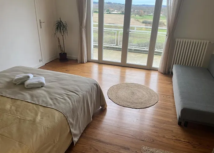 De Monplaisir, Tatil Evi *